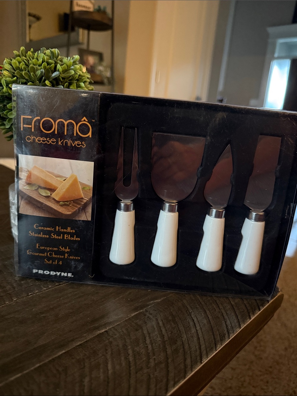 Fromå Cheese Knives Set with White Ceramic Handles - New in a box.